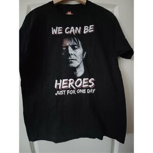 David Bowie We can be Hero's Men's T-shirt size Medium